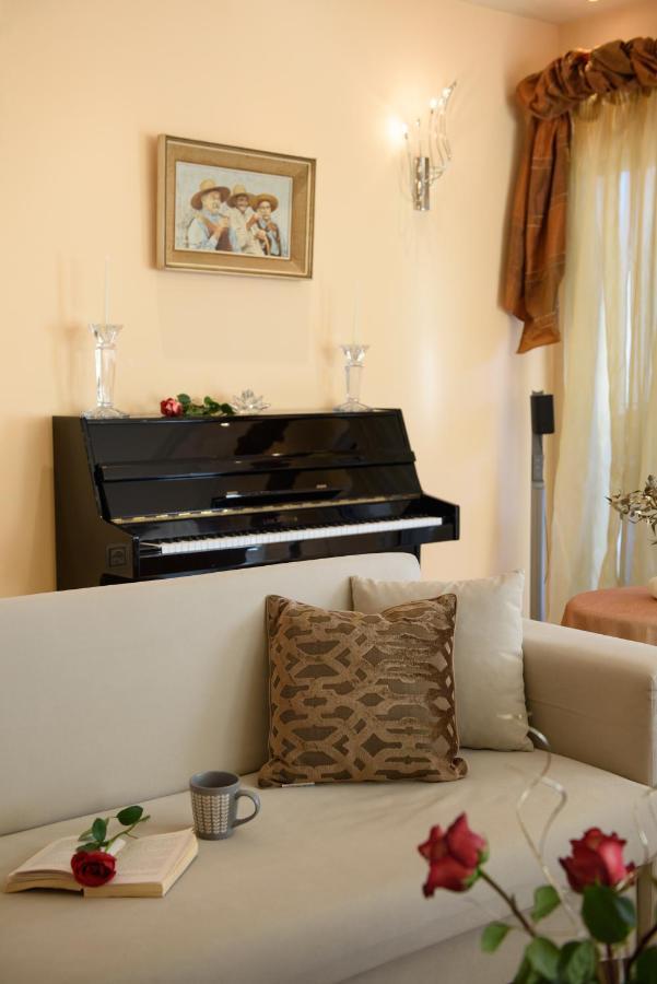 Villa Magic Perla Гувия Екстериор снимка